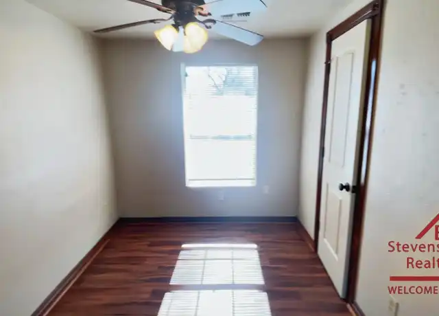 Property at 1602 NW Lindy Ave, Lawton, OK, 73507, 1 bed, 1 bath, [object Object]