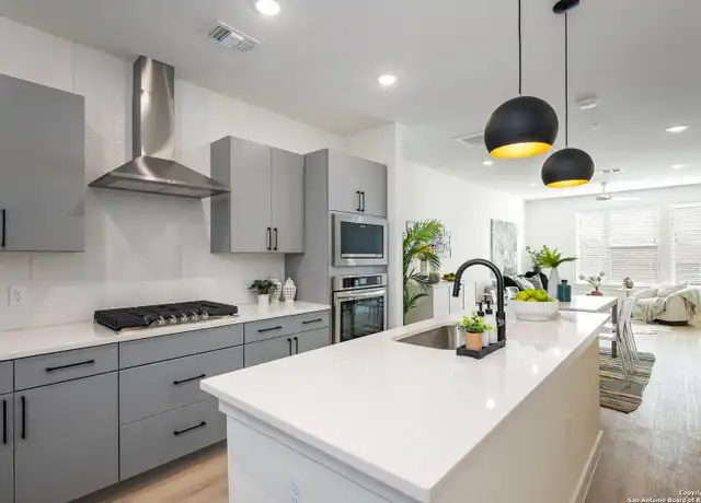 Property at 719 E Locust St Unit 3105, San Antonio, TX, 78212, 3 beds, 2.5 baths, [object Object]