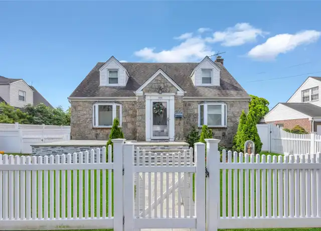 Property at 933 Fenworth Blvd, Franklin Square, NY, 11010, 6 beds, 3.5 baths, [object Object]