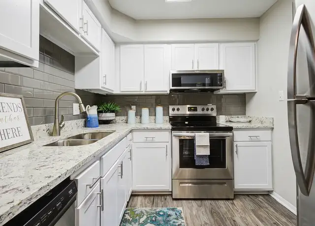 Photo of 1660 Old Trolley Rd, Summerville, SC 29485