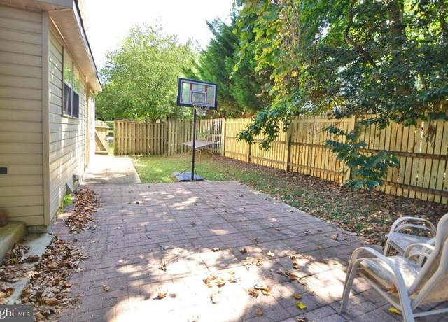 Photo of 2111 Crossgate Dr, Crofton, MD 21114
