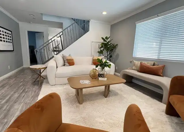 Property at 911 E Hyde Park Blvd, Inglewood, CA, 90302, 5 beds, 3 baths, [object Object]
