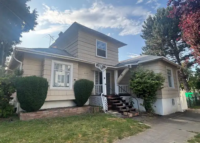 Property at 2515 SE 28th Pl, Portland, OR, 97202, 3 beds, 2 baths, [object Object]
