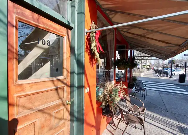 Property at 108 Broadway Apt 2C, Newport, RI, 02840, 2 beds, 2 baths, [object Object]