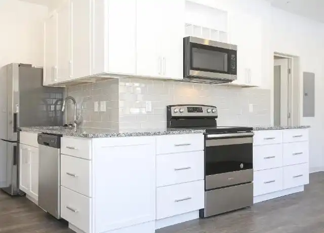 Property at 801 N Broadway St, Leavenworth, KS, 66048, 2 beds, 1 bath, [object Object]