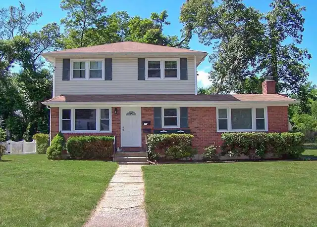 Property at 22 Warner Ln, Ronkonkoma, NY, 11779, 2 beds, 1 bath, [object Object]