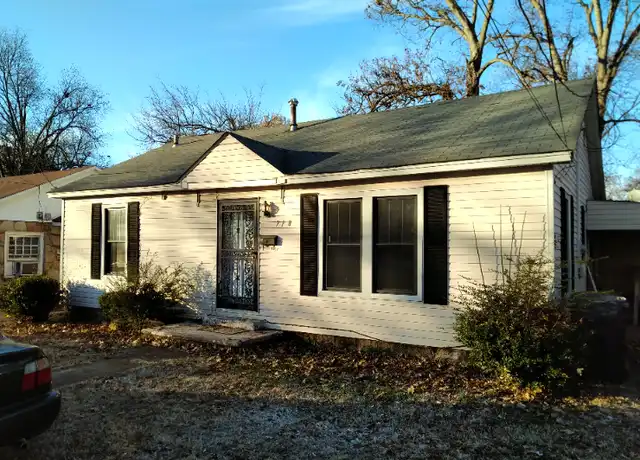 Property at 718 W Monroe Ave, Jonesboro, AR, 72401, 4 beds, 2 baths, [object Object]