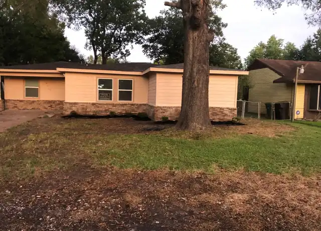 Property at 8119 Rockford Dr, Houston, TX, 77033, 4 beds, 2 baths, [object Object]