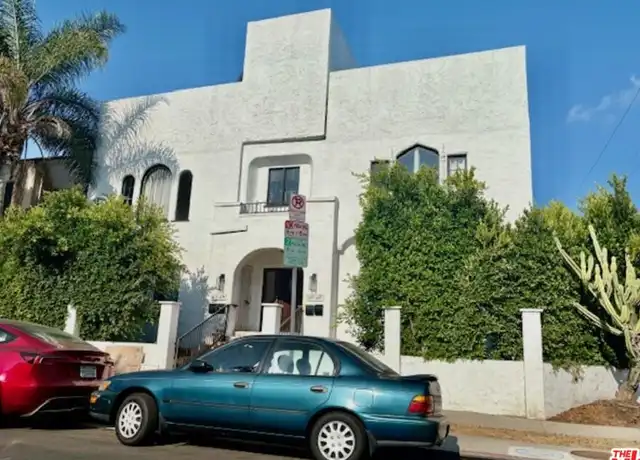 Property at 404 N Gardner St, Los Angeles, CA, 90036, 2 beds, 2 baths, [object Object]