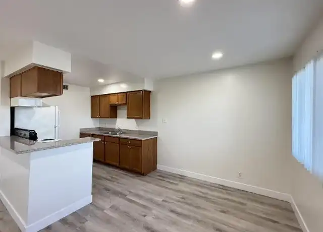 Property at 512 Calcaterra Cir, Las Vegas, NV, 89119, 1 bed, 1 bath, [object Object]