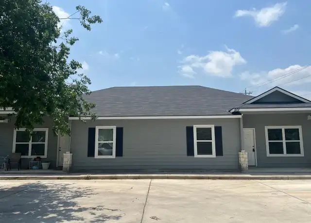 Property at 901 E Seideman St, Seguin, TX, 78155, 3 beds, 2 baths, [object Object]