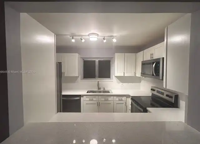 Property at 394 N Laurel Dr #303, Margate, FL, 33063, 2 beds, 2 baths, [object Object]