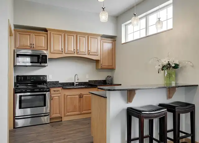 Property at View Pointe Apartments - 3898 Valley View Dr N, Eagan, MN, 55122, 2 beds, 1 bath, [object Object]
