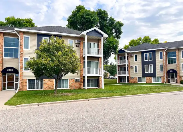 Property at View Pointe Apartments - 3898 Valley View Dr N, Eagan, MN, 55122, 1-2 bed, 1 bath, [object Object]