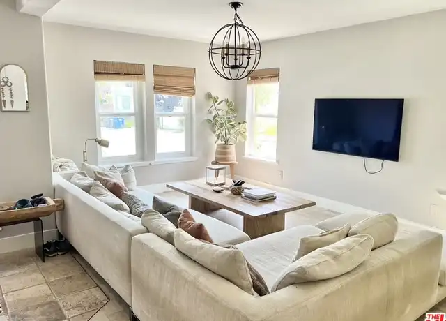 Property at 117 Navajo Ln, Topanga, CA, 90290, 3 beds, 2.5 baths, [object Object]