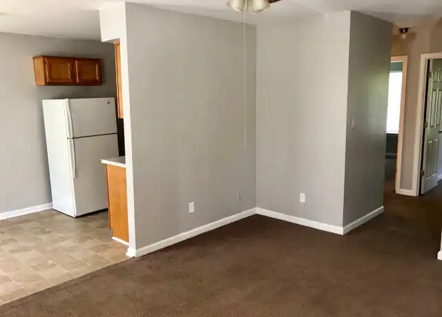Property at 4227 Glen Hill Manor Dr #3, Louisville, KY, 40272, 2 beds, 1 bath, [object Object]