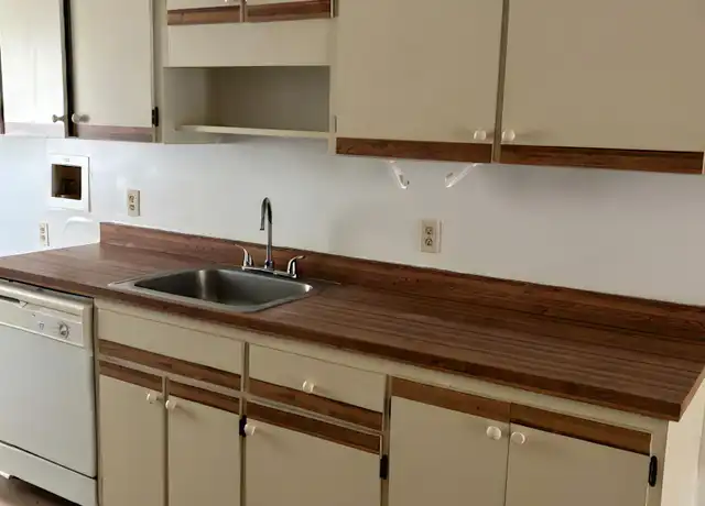 Property at 318 W Rosewood Ln, Tavares, FL, 32778, 3 beds, 2 baths, [object Object]
