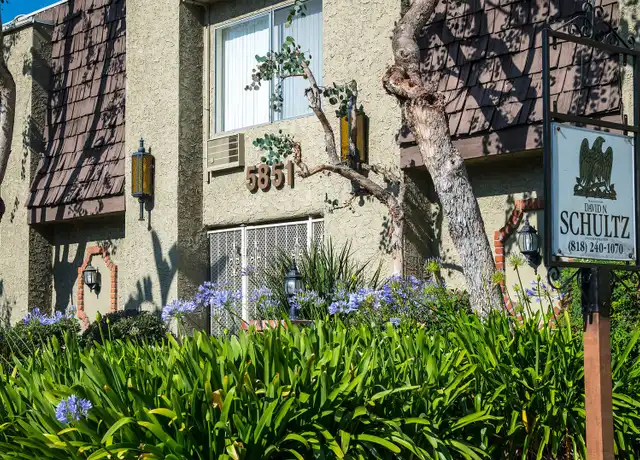Property at 5851 Hazeltine Ave Unit 111, Sherman Oaks, CA, 91401, 1 bed, 1 bath, [object Object]