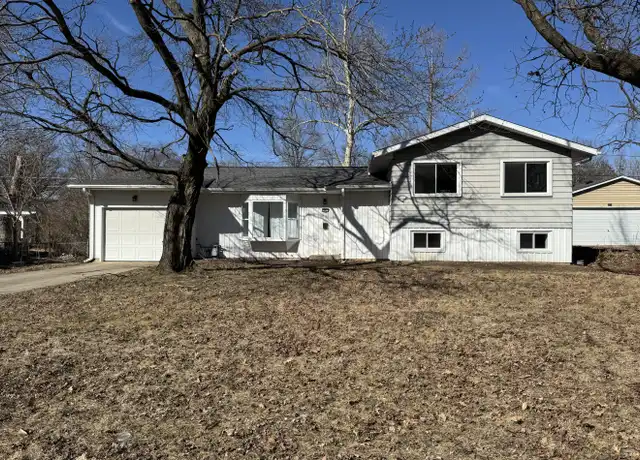 Property at 904 E Sunnycrest Dr, Urbana, IL, 61801, 5 beds, 3 baths, [object Object]