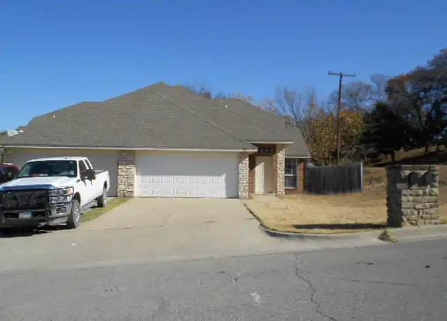 Property at 202 Rentz Place Cir, Weatherford, TX, 76086, 3 beds, 2.5 baths, [object Object]