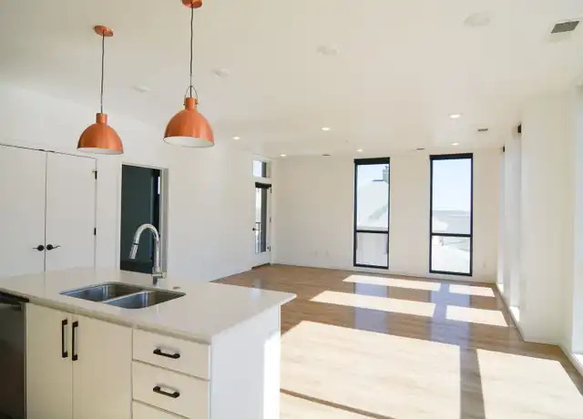 Property at 925 Pierce St Unit 223, Omaha, NE, 68108, 2 beds, 1 bath, [object Object]