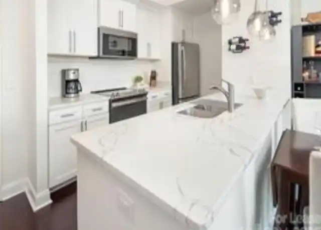 Property at 300 W 5th St, Charlotte, NC, 28202, 1 bed, 1 bath, [object Object]