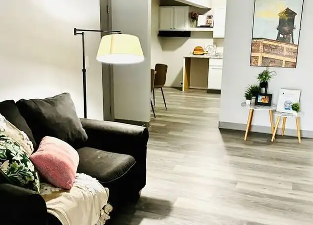 Property at 913 Day St Unit 10, Des Moines, IA, 50314, 2 beds, 1 bath, [object Object]