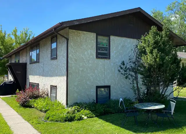 Property at 910 S 12th St, Grand Forks, ND, 58201, 2 beds, 1 bath, [object Object]