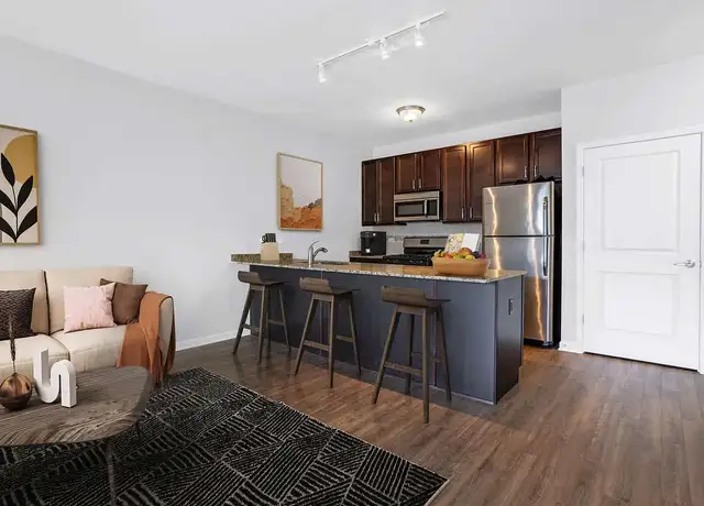 Photo of 121 N Cross St, Wheaton, IL 60187