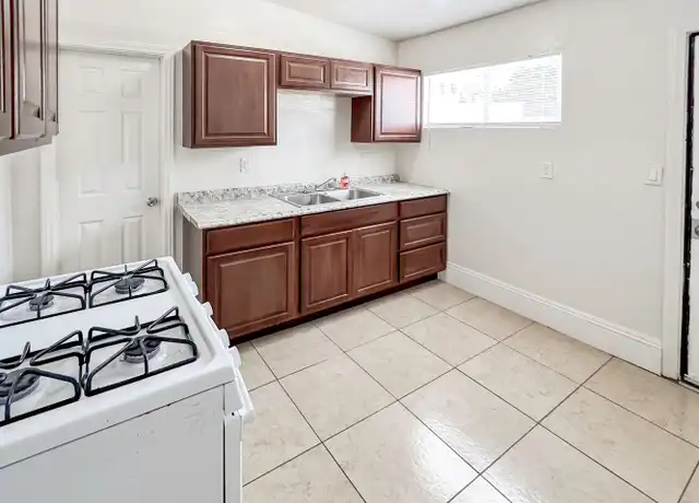 Property at 325 Hillside Ter Unit I, Vista, CA, 92084, 1 bed, 1 bath, [object Object]