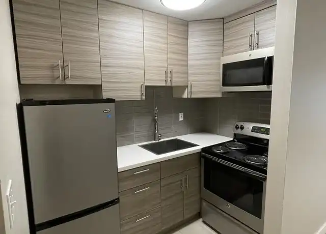 Property at Mercer Crest LLC - 500 W Mercer St, Seattle, WA, 98119, 1 bed, 1 bath, [object Object]