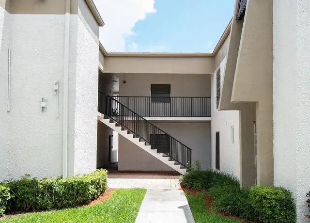 Photo of 11033 SW 88th St, Miami, FL 33176