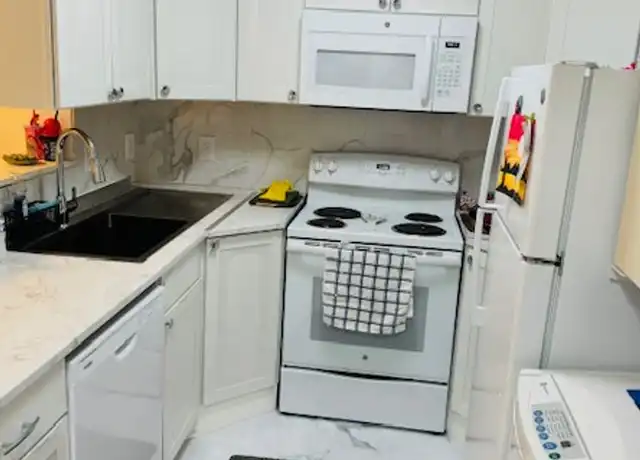 Property at 1396 Hunters Rd Unit G, Harrisonburg, VA, 22801, 4 beds, 2 baths, [object Object]