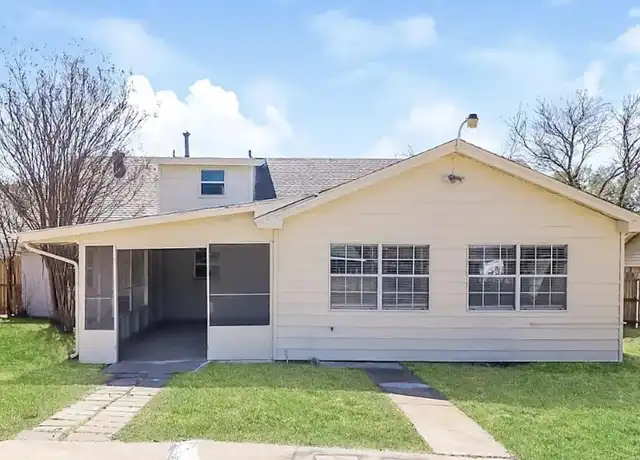Property at 1807 Rosewood Ln Unit A-17, Arlington, TX, 76010, 5 beds, 2 baths, [object Object]