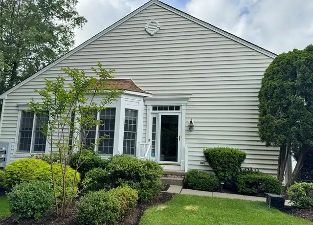Property at 61 Thistle Dr, Paramus, NJ, 07652, 3 beds, 3.5 baths, [object Object]
