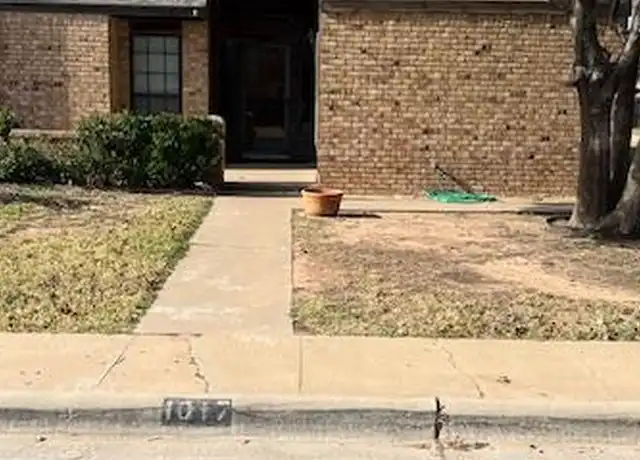 Property at 1017 Godfrey St, Midland, TX, 79703, 3 beds, 2 baths, [object Object]