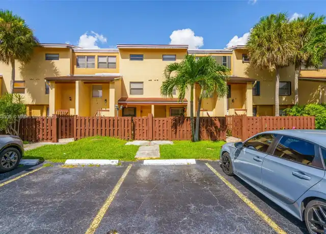 Property at 271 W Park Dr Unit 7-7, Miami, FL, 33172, 2 beds, 2 baths, [object Object]