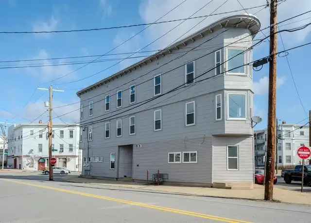 Property at 74 Massabesic St Unit 2, Manchester, NH, 03103, 4 beds, 1 bath, [object Object]