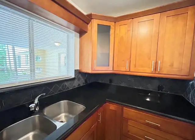 Property at 2880 Pine Tree Dr Unit 3, Miami Beach, FL, 33140, 1 bed, 1 bath, [object Object]