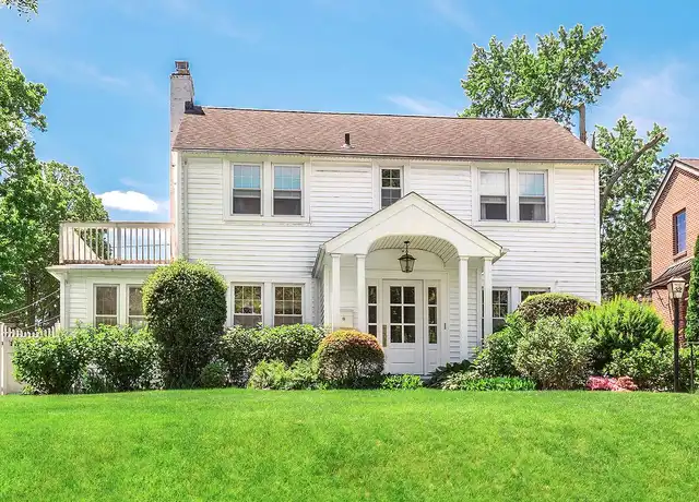 Property at 32 Valley View Rd, Great Neck, NY, 11021, 3 beds, 2.5 baths, [object Object]