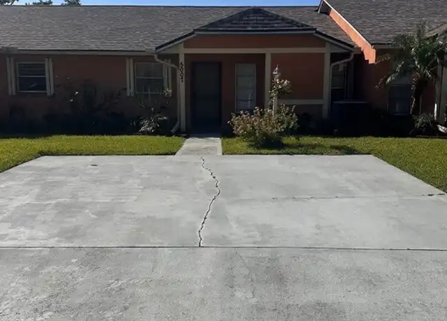 Property at 5007 Granada Blvd, Sebring, FL, 33872, 2 beds, 2 baths, [object Object]