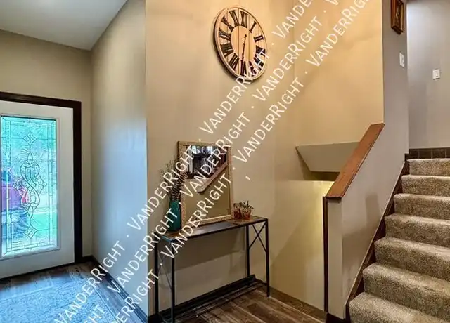 Property at 5201 E 17th St, Sioux Falls, SD, 57110, 5 beds, 2 baths, [object Object]