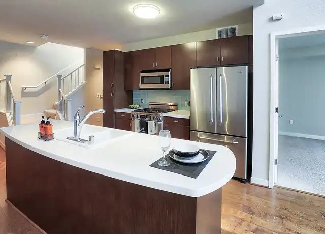 Property at 5550 Wilshire at Miracle Mile by Windsor - 5550 Wilshire Blvd, Los Angeles, CA, 90036, 2 beds, 2 baths, [object Object]
