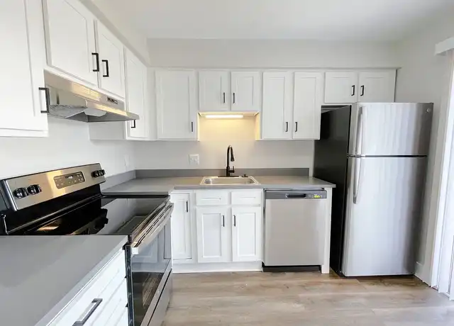 Property at 87th Street Apartments - 9512 W 87th St, Overland Park, KS, 66212, 2-3 beds, 1 bath, [object Object]