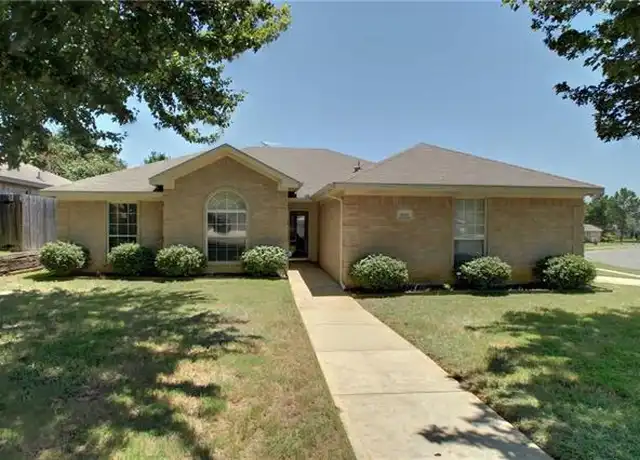 Property at 5000 Ivycrest Trl, Arlington, TX, 76017, 3 beds, 2 baths, [object Object]