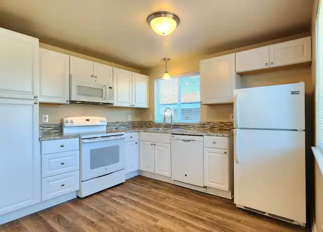 Property at 2334 Howard Ave Unit A, Everett, WA, 98203, 2 beds, 1 bath, [object Object]