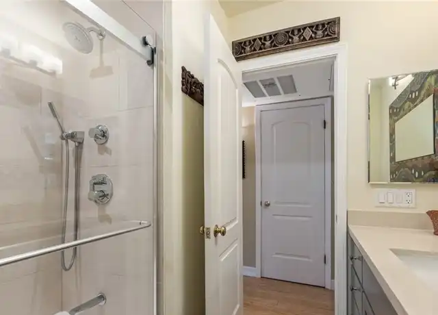 Property at 10707 Camarillo St, North Hollywood, CA, 91602, 1 bed, 1 bath, [object Object]