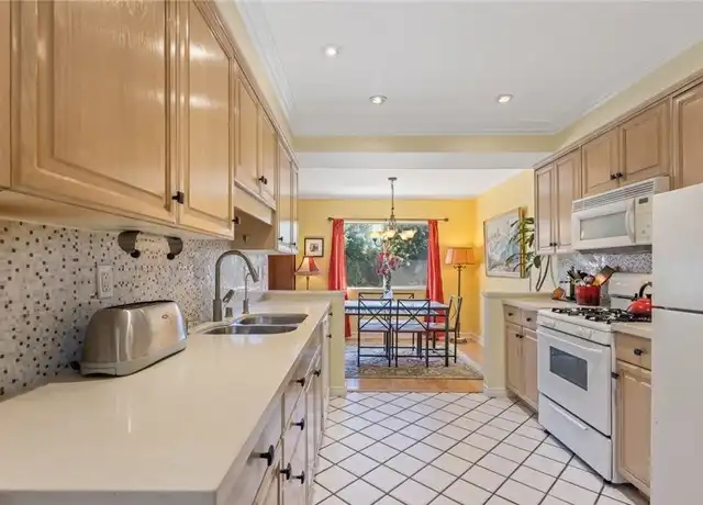 Property at 10707 Camarillo St, North Hollywood, CA, 91602, 1 bed, 1 bath, [object Object]