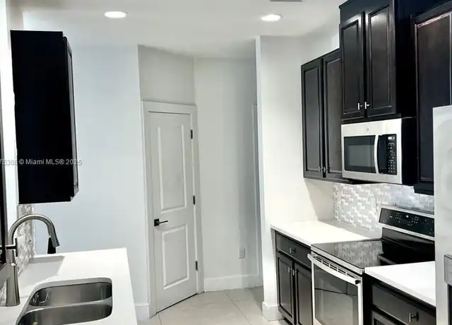 Property at 4536 S Aqua Bella Ln, Fort Lauderdale, FL, 33312, 3 beds, 3 baths, [object Object]