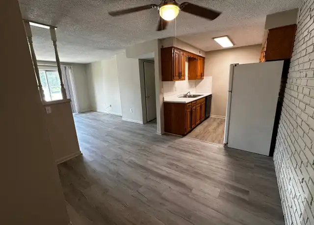 Property at 820 N Holden St Apt 03, Warrensburg, MO, 64093, 2 beds, 1 bath, [object Object]